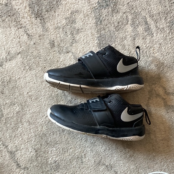 Nike black runners - Picture 5 of 7